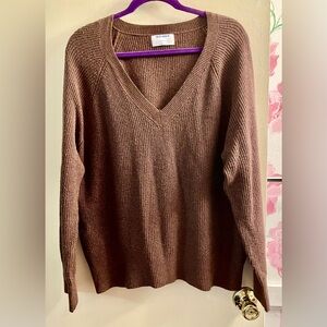 Old Navy V-Neck Dark Brown Sweater                      SIZE LARGE    EU…